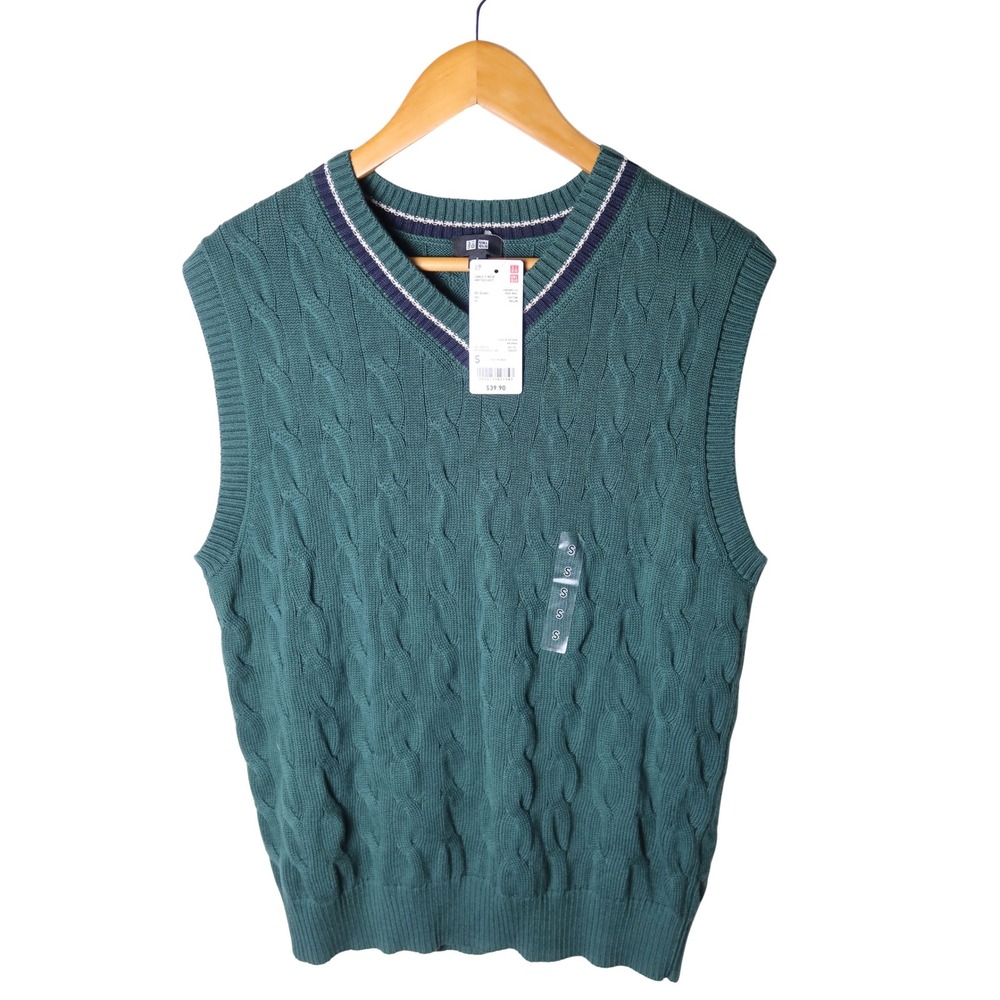Uniqlo Cable Knit V-Neck Sweater Vest Green Striped Trim Size Small NWT